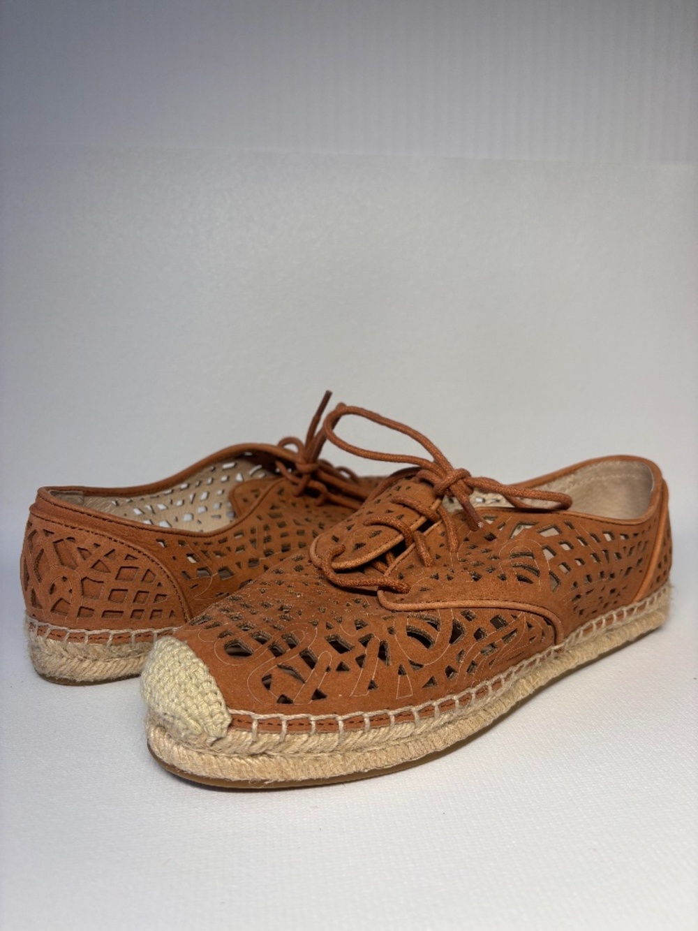 Vince Camuto Laser Cut Leather Espadrille Oxfords Tan Lace-Up Flats Size 6